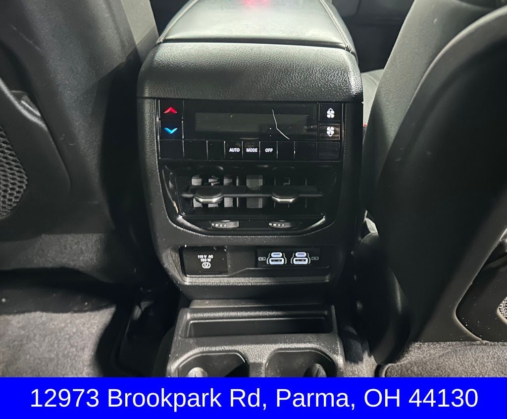 2022 Jeep Grand Cherokee L Laredo