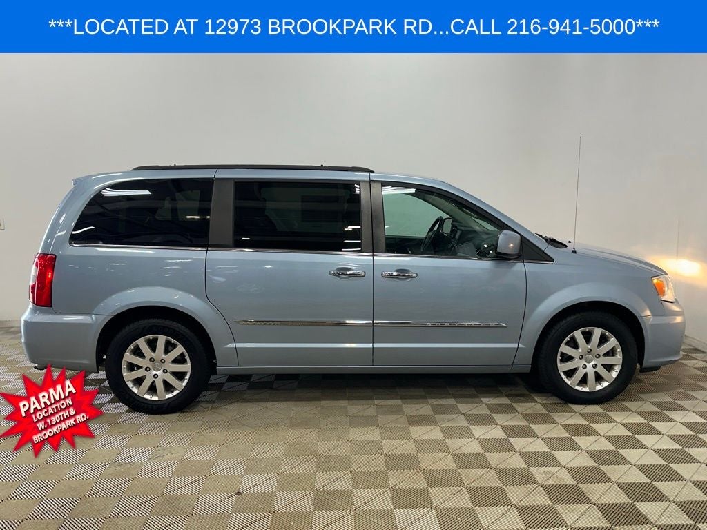2016 Chrysler Town & Country Touring