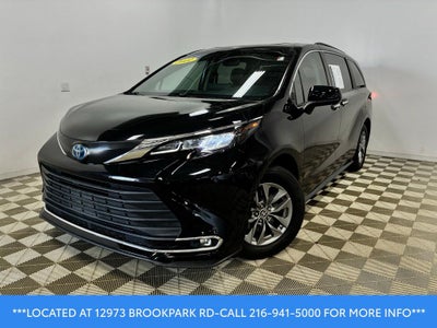2022 Toyota Sienna XLE 8 Passenger