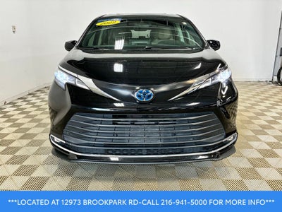 2022 Toyota Sienna XLE 8 Passenger