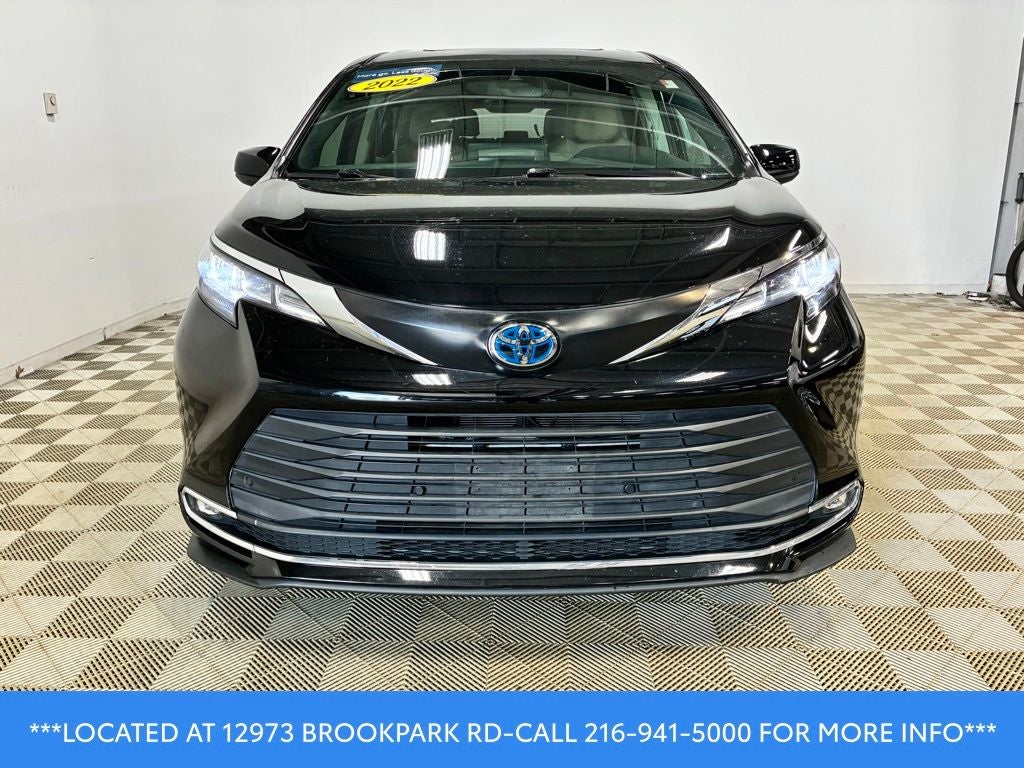 2022 Toyota Sienna XLE 8 Passenger