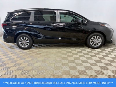2022 Toyota Sienna XLE 8 Passenger