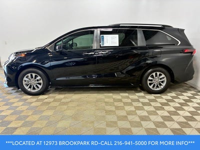 2022 Toyota Sienna XLE 8 Passenger