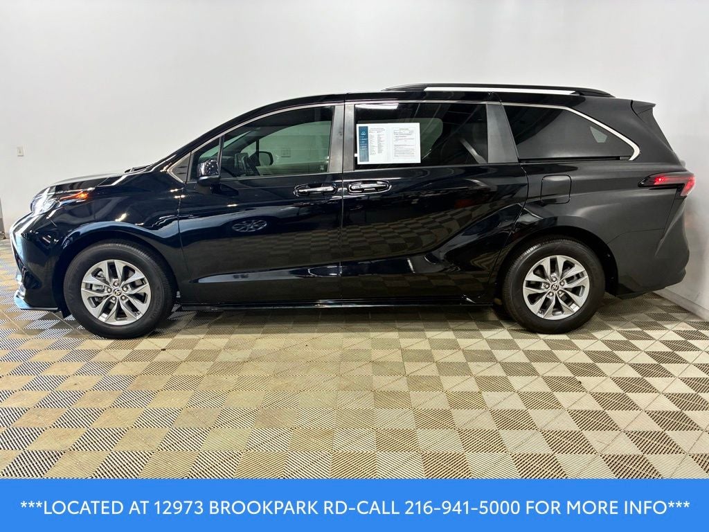 2022 Toyota Sienna XLE 8 Passenger