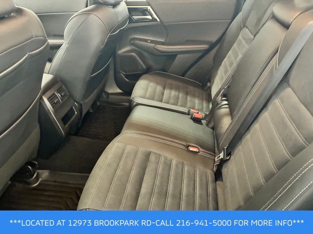 2024 Mitsubishi Outlander Base