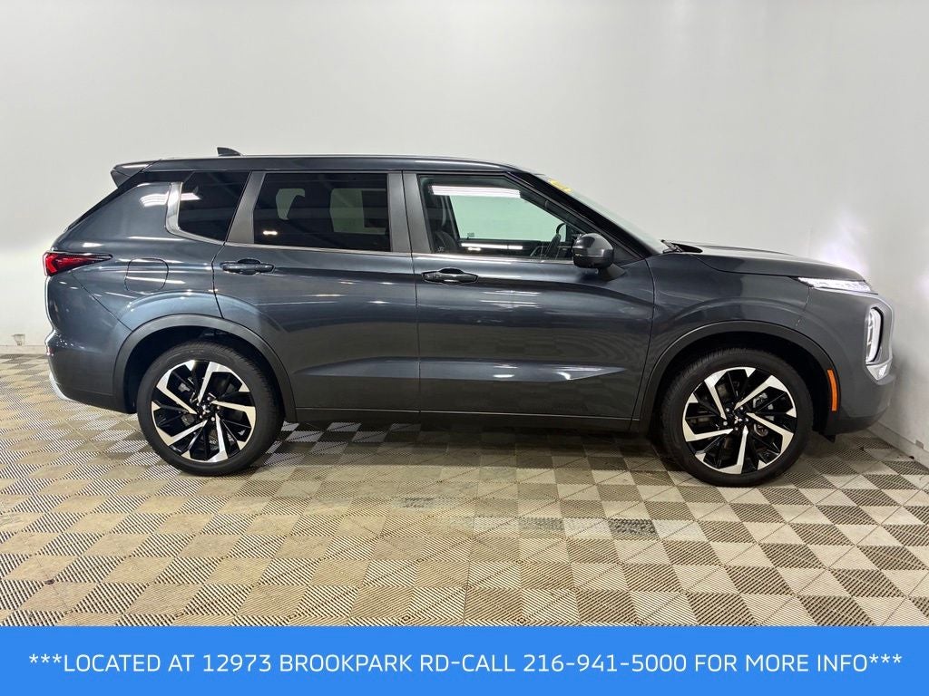 2024 Mitsubishi Outlander Base