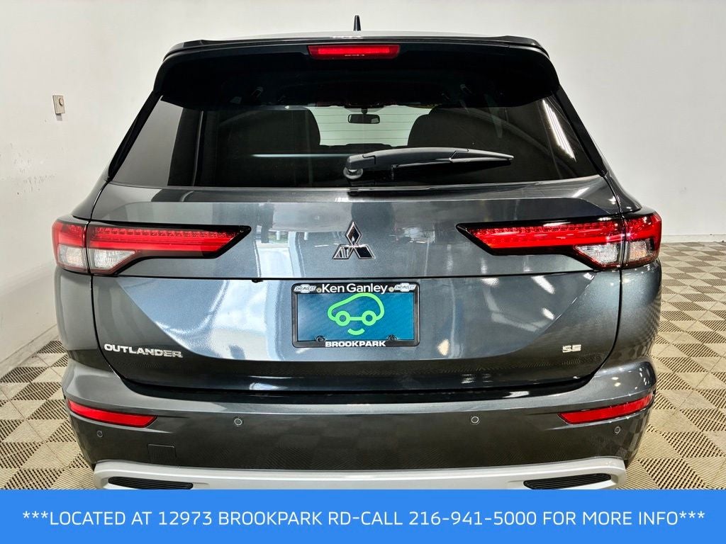 2024 Mitsubishi Outlander Base
