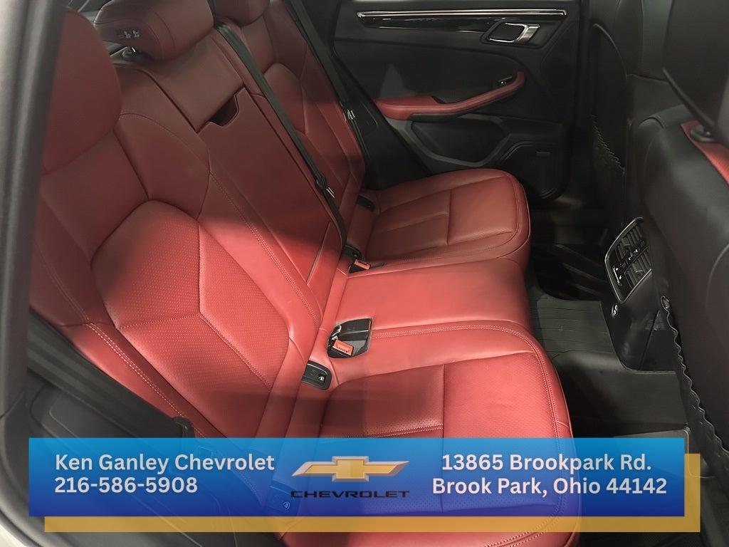 2024 Porsche Macan Base